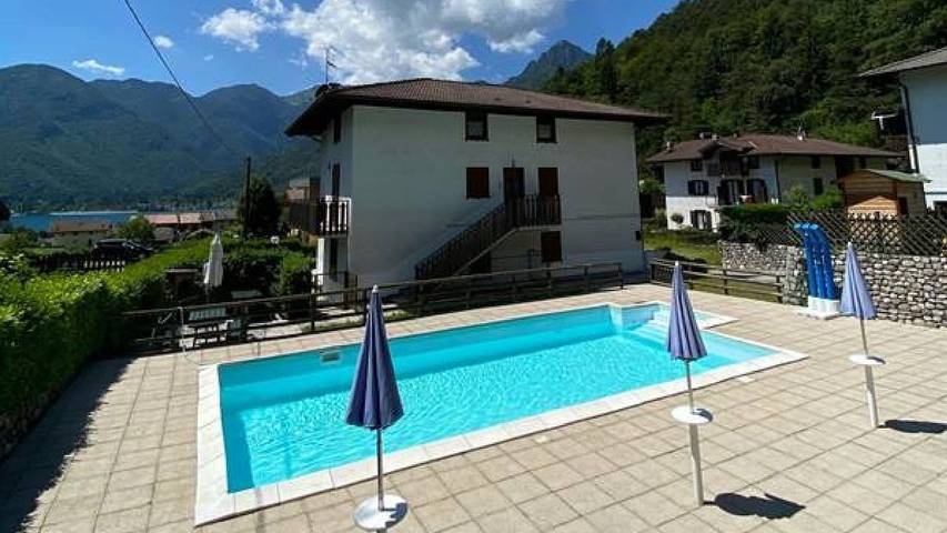 Casa vacanza per 6 persone, con balcone e piscina nonché giardino in Trentino