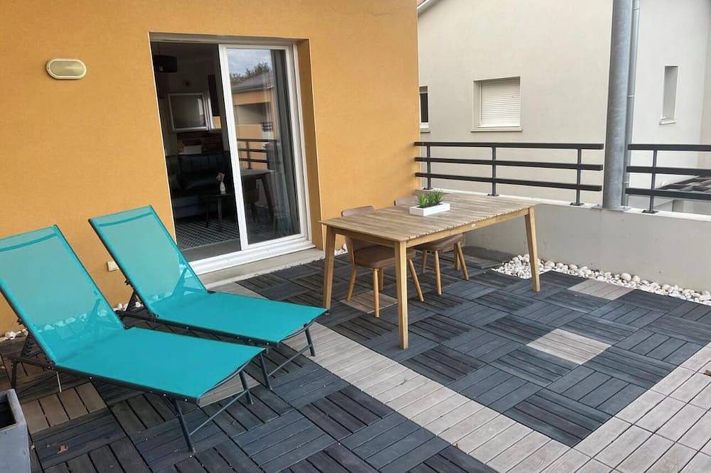 Apartamento entero, T2 apartment with terrace, not overlooked, 3' from la Ramée leisure park in Tournefeuille, Alto Garona