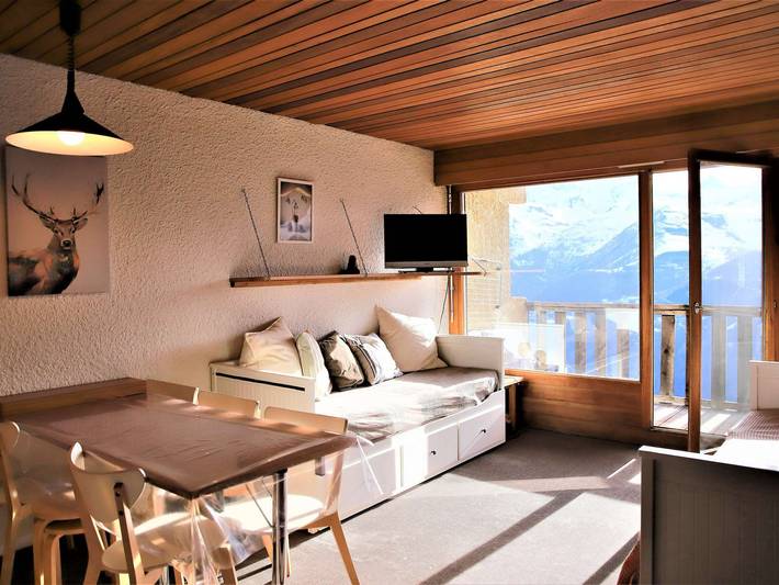 Apartamento entero, Estudio cabina a pie de pistas con balcón y ascensor en Auris en Oisans in Auris, Parque Nacional de los Ecrins