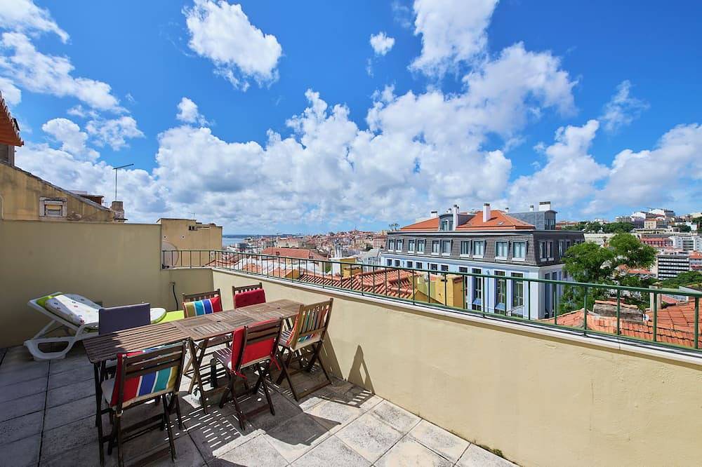 Entire apartment, New apartment in the historic center in Pena, Arroios