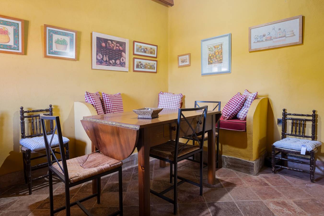 Ferienwohnung 'Chirrin' mit Bergblick, privater Terrasse und eigenem Garten in Constantina, Sierra Morena
