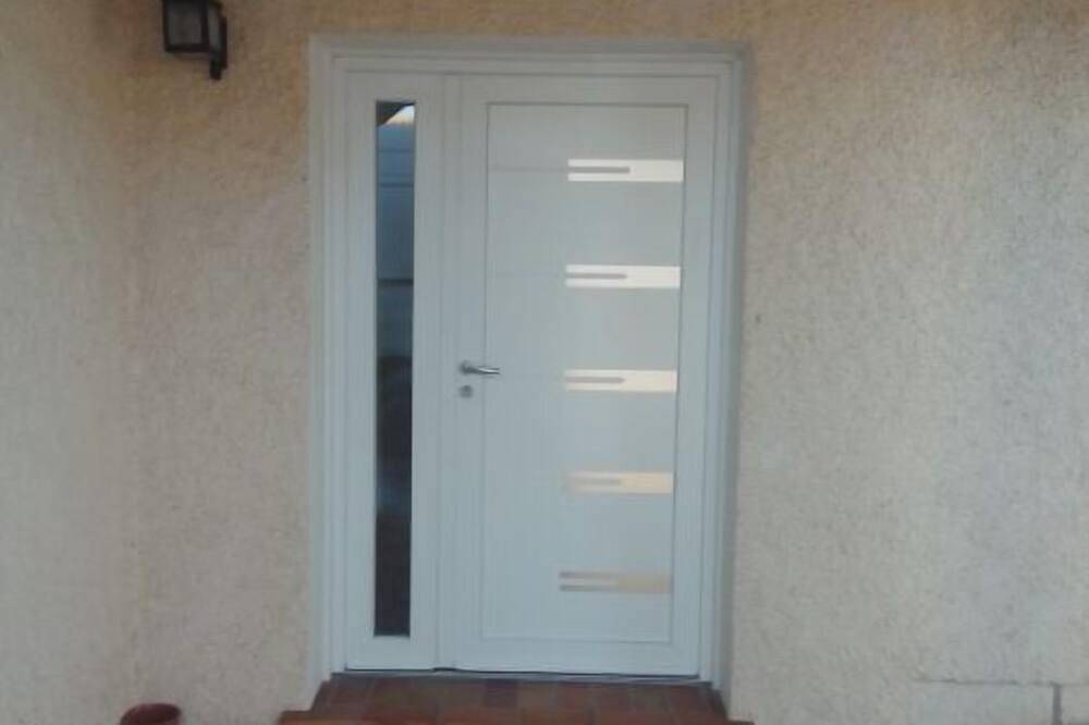 Comfortable Pp house for 1/7 persons in Redessan, Nimes region