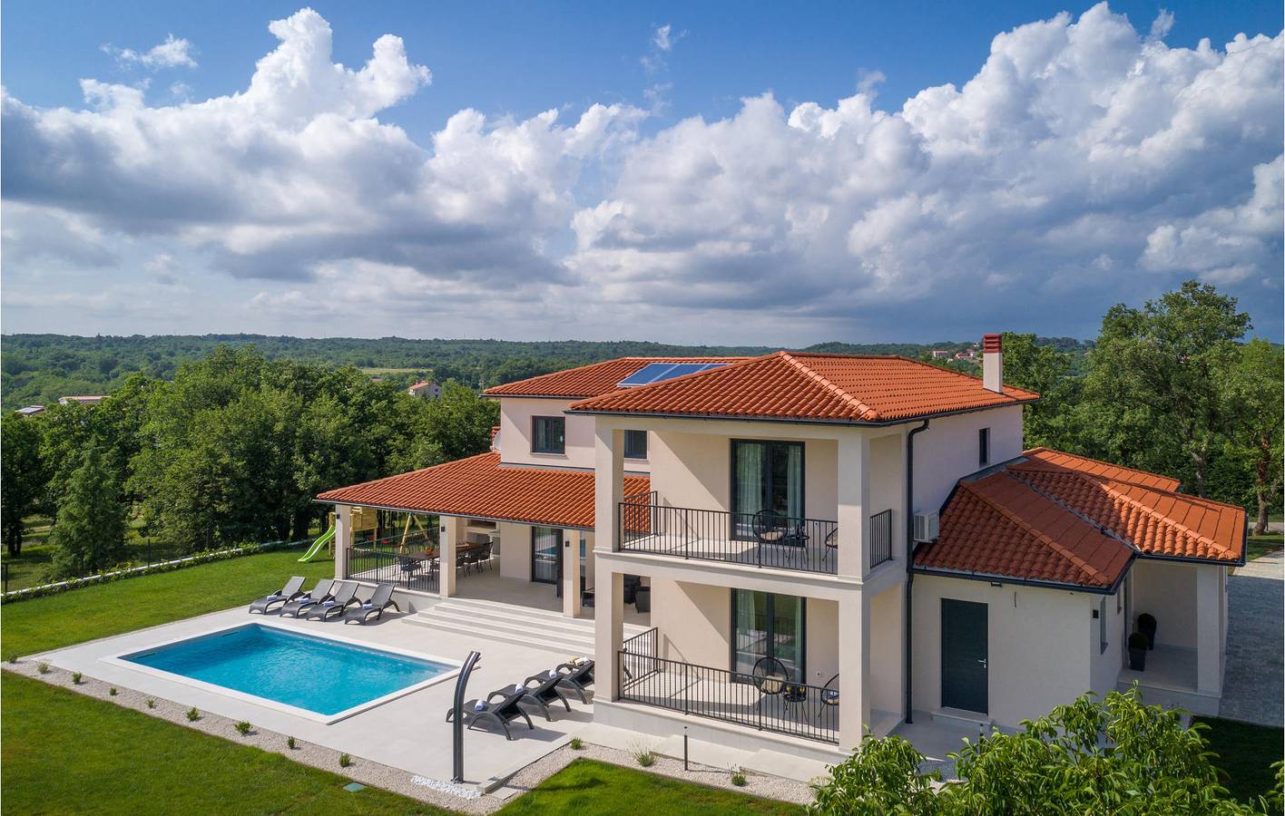 Geräumige Wohnung mit Terrasse in der Nähe von Restaurants und dem Stadtzentrum in Manjadvorci in Marčana, Südküste Istrien