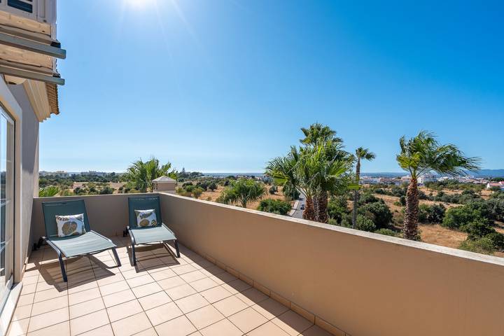Apartamento para 5 personas, con jardín y piscina para niños en Portimão