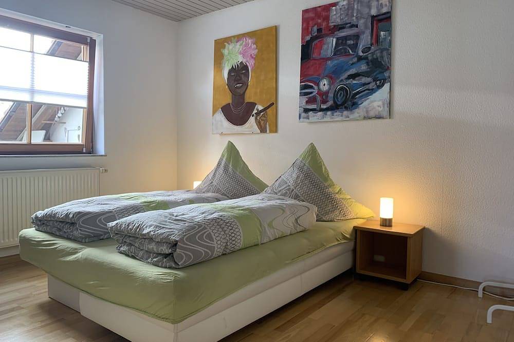 Ganze Wohnung, Moderne großzügige Ferienwohnung in ruhiger Südhanglage. in Kandern, Südschwarzwald