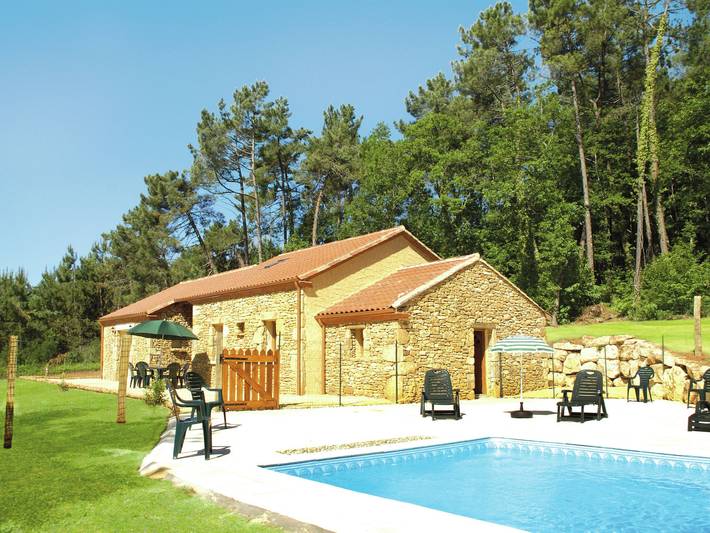 Location de vacances pour 10 personnes, avec Terrasse ainsi que Jardin et Piscine à Blanquefort-sur-Briolance