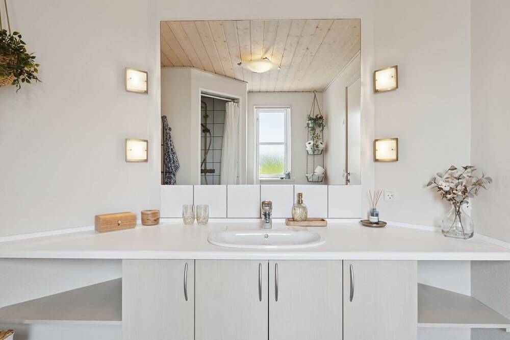\"Mariam\" - 100m from the sea in Boderne, Aakirkeby