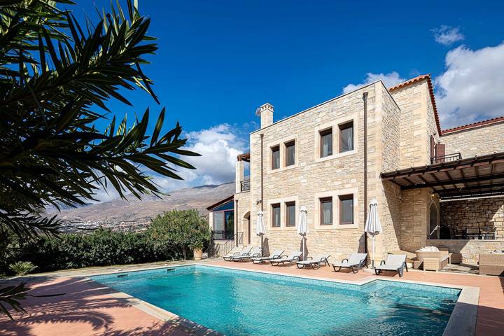 Ferienhaus für 10 Personen, mit Garten und Pool, kinderfreundlich