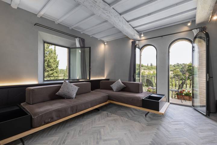 Appartamento intero, Appartamento di vacanza "Suite Deluxe Torre" con piscina condivisa e Wi-Fi in San Gimignano, Siena e dintorni