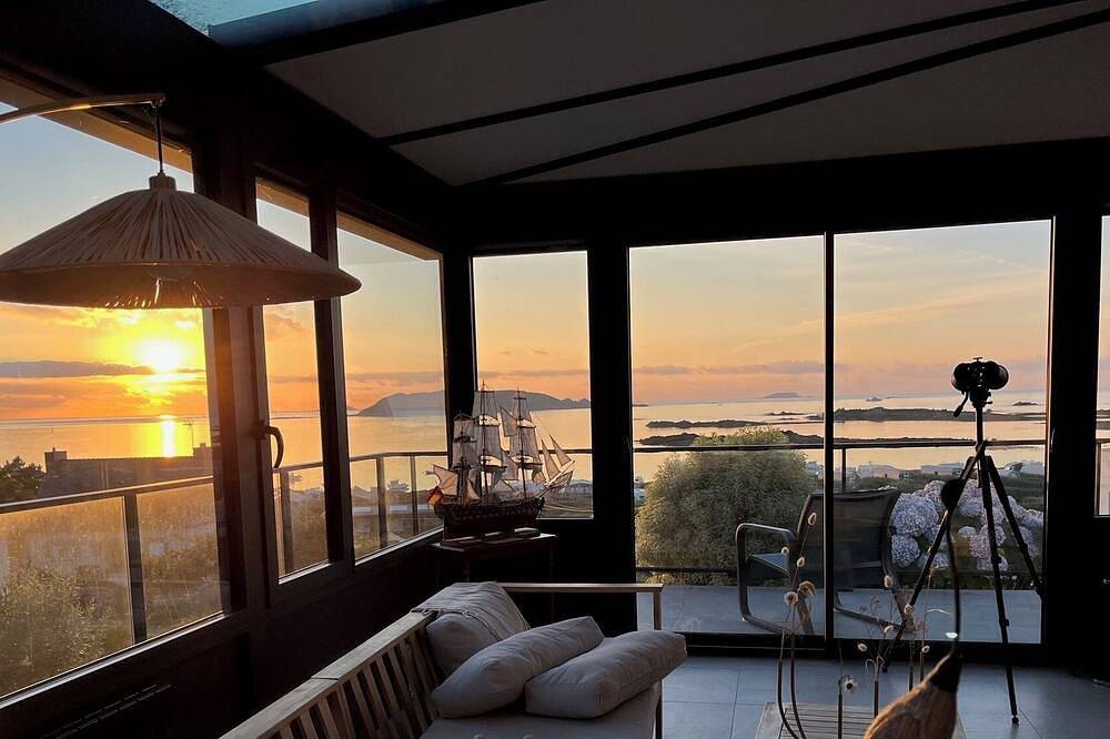 Renovated house, exceptional sea view, sleeps 8. Between Perros-Guirec and Paimpol in Trélévern, Rosa Granitküste