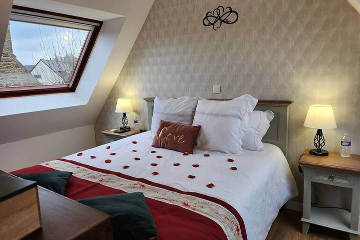 Casa Rural equipada con un spa privado a 5 minutos de las playas de arena blanca in Trélévern, Costa de granito rosa