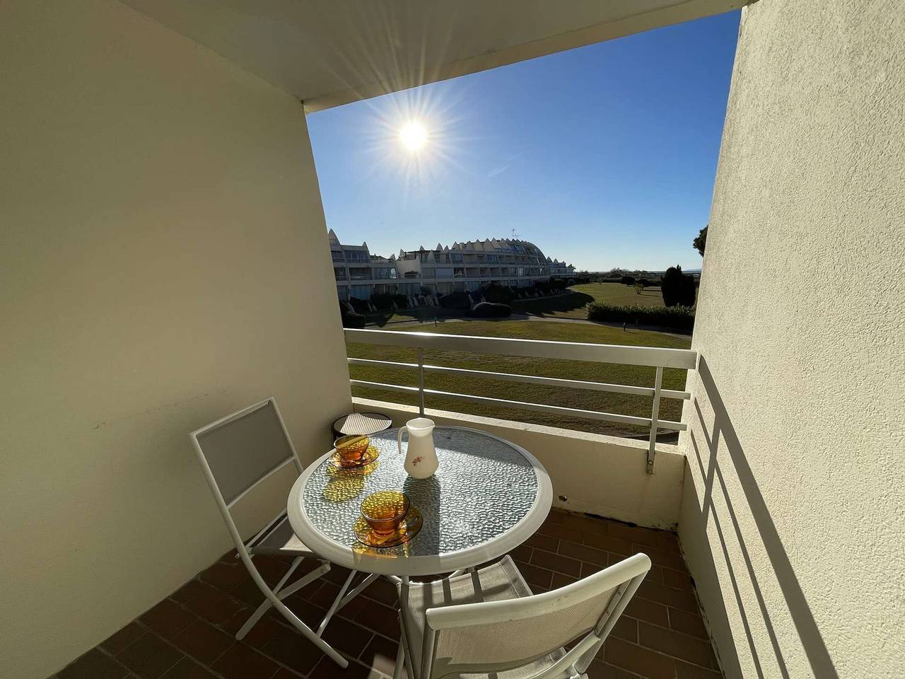 Appartement entier, Studio Cabine 4 Couchages avec Terrasse et Parking Privé, Accès Direct Plage - Port Camargue in Port Camargue, Le Grau-du-Roi