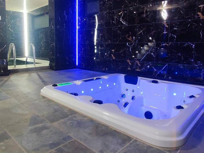 Ferienhaus für 4 Personen, mit Whirlpool und Terrasse sowie Garten und Pool in Colmar - 2
