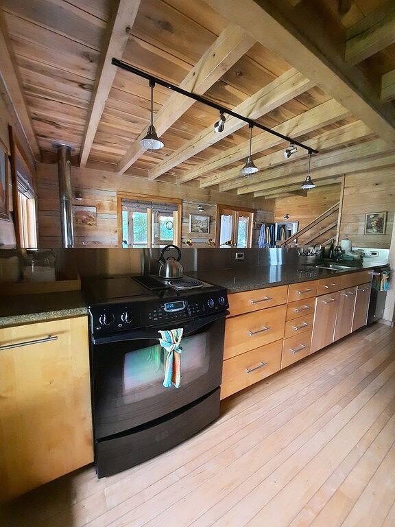 Artisan Log Haven: 40-Acre Forest Sanctuary in Monroe County (IN)