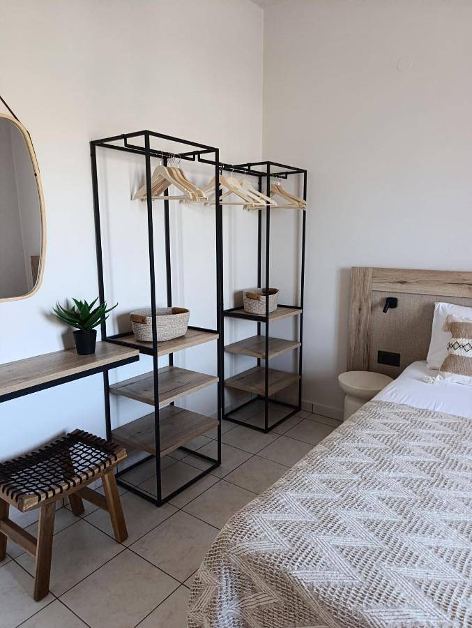 Gîte pour 2 personnes, avec vue et jardin dans Finikas - 2