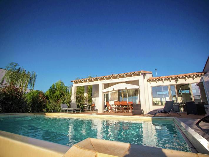 Location de vacances pour 6 personnes, avec terrasse ainsi que jardin et piscine à Narbonne - 2