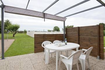 Gîte pour 4 personnes, avec jardin et piscine dans l' Ain