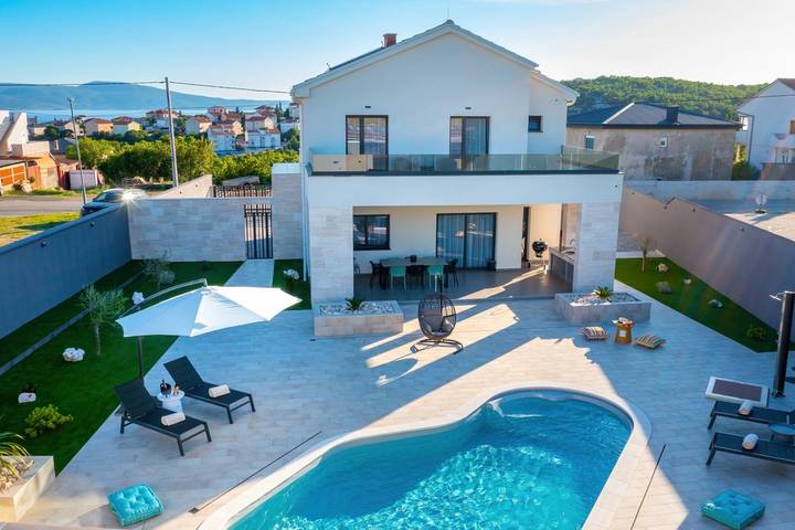 Villa für 10 Personen, mit Sauna und Terrasse sowie Pool, mit Haustier - 1