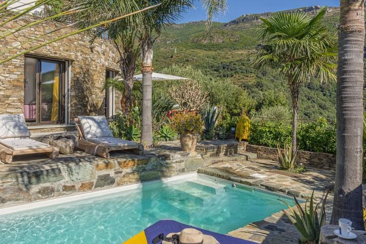 Villa pour 8 personnes, avec piscine ainsi que jacuzzi et terrasse, adapté aux familles dans Cap Corse