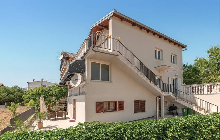 Gîte pour 4 personnes, avec Terrasse à Pirovac