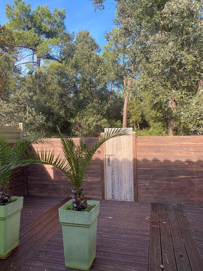 Location de vacances pour 2 personnes, avec vue et terrasse, animaux acceptés dans Petite Plage Saint Trojan Les Bains - 2