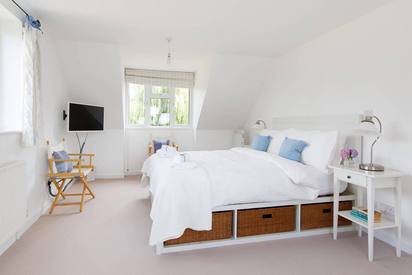Secluded rural retreat, close to beach - sleeps 12 in Earnley, Sussex de l'Ouest