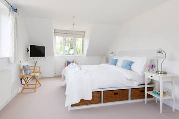 Holiday Home for 12 People in Earnley, West Sussex, Photo 3