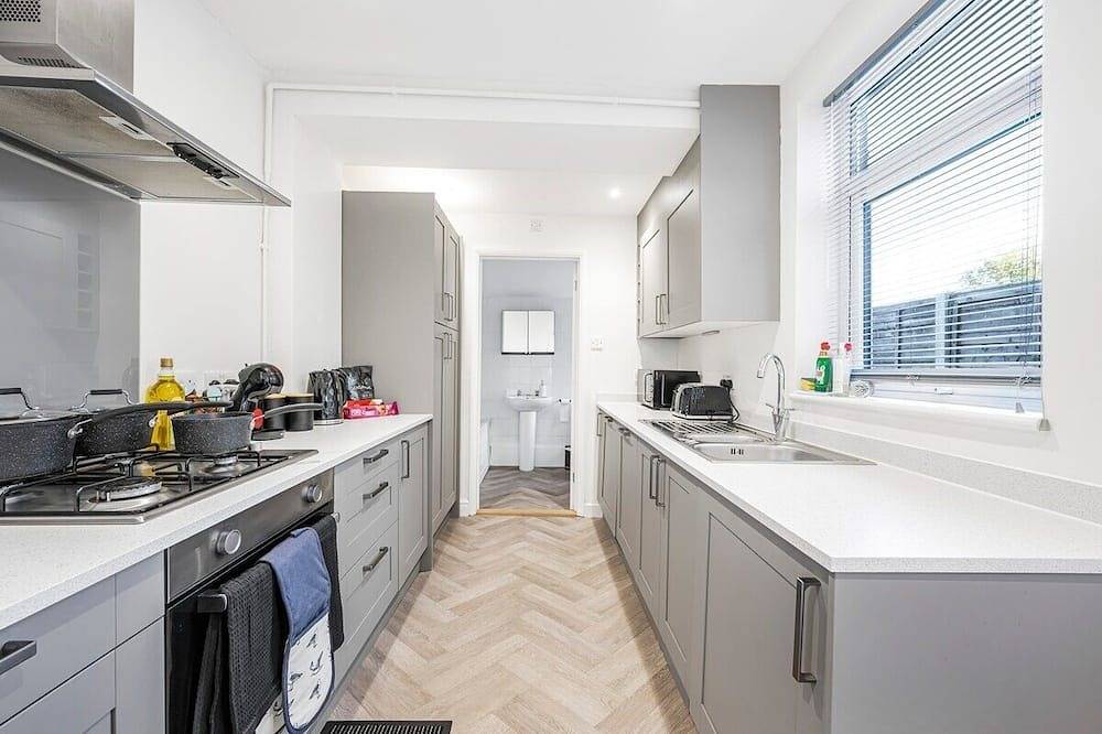 Bright & Cosy 3 Bed Home I Parking I Sleeps 6 in Ipswich, Suffolk