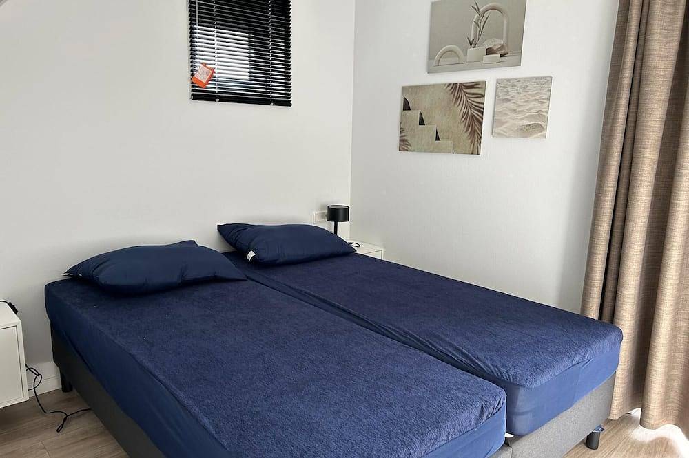 2-bedroom chalet with terrace in IJssel