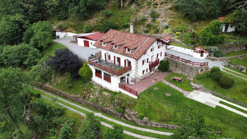 Location de vacances pour 4 personnes, avec vue et jardin, animaux acceptés à Saint-Étienne-de-Baïgorry - 2