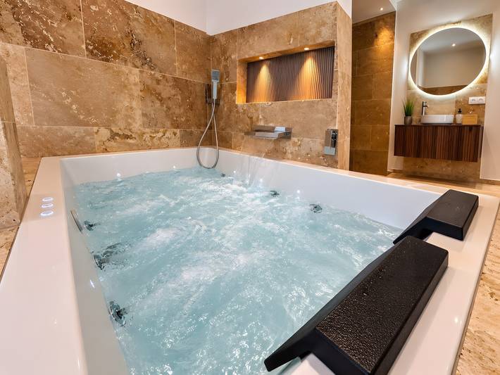 Ganze Wohnung, Ferienwohnung 'Balneo Luxe' in Ginestas, Mittelmeerküste (Frankreich)