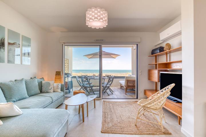 Appartement entier, Appartement 'Grains De Sable' avec vue sur mer, terrasse privée et climatisation in Marseillan-Plage, Marseillan