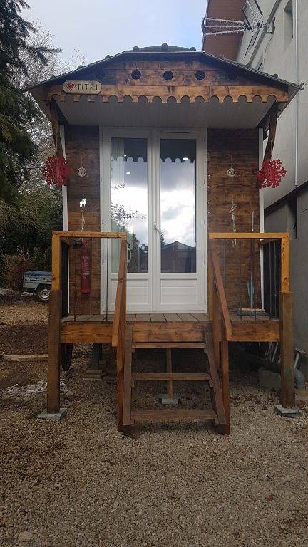 Gîte pour 2 personnes, avec terrasse et jacuzzi ainsi que jardin et piscine à Oyonnax - 3