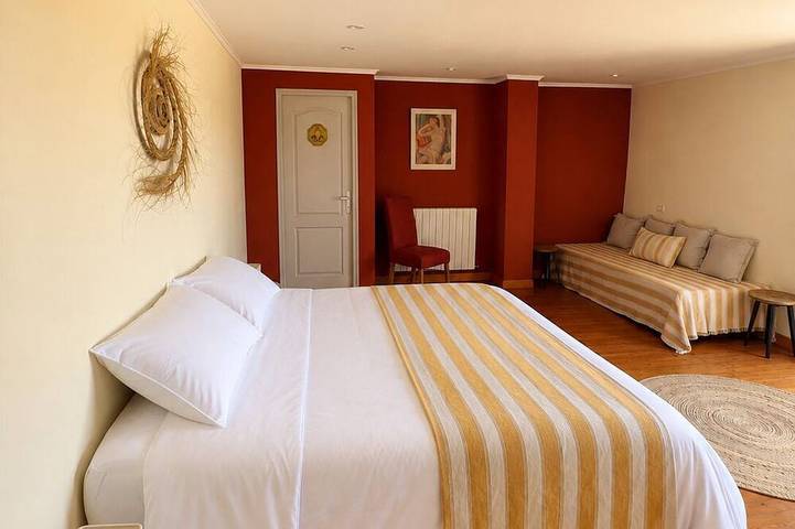 Villa Cézanne • 7 bedrooms • Private pool • View of Concors in Jouques, Region de Aix-en-Provence