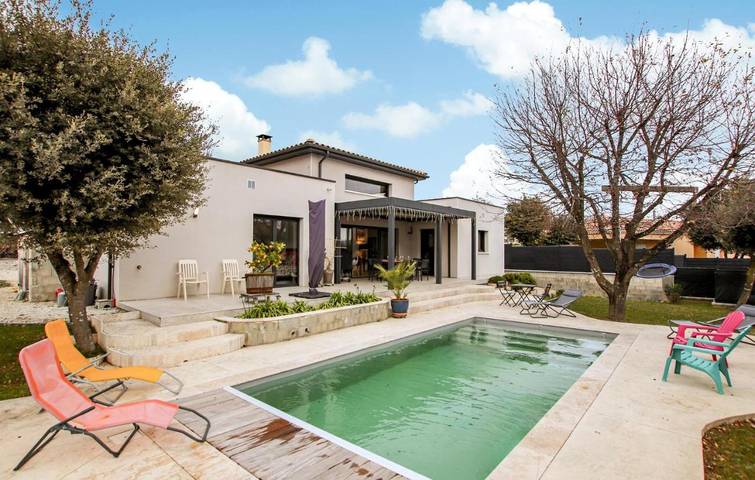 Location de vacances pour 8 personnes, avec piscine à Montboucher-sur-Jabron