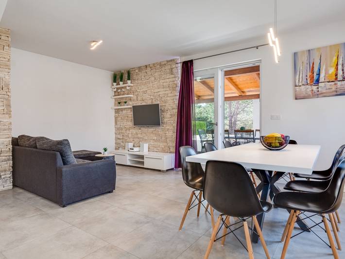 Ferienhaus für 8 Personen, mit Garten und Terrasse in Vrsi