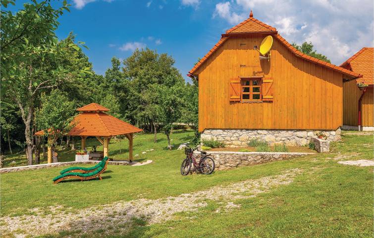 Reizende Ferienwohnung mit Pool, Terrasse und WLAN in Lika-Senj