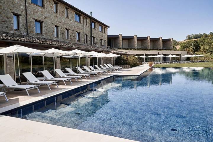 Appartamento per 2 persone, con Idromassaggio e Terrazza nonché Giardino e Piscina a Castelraimondo
