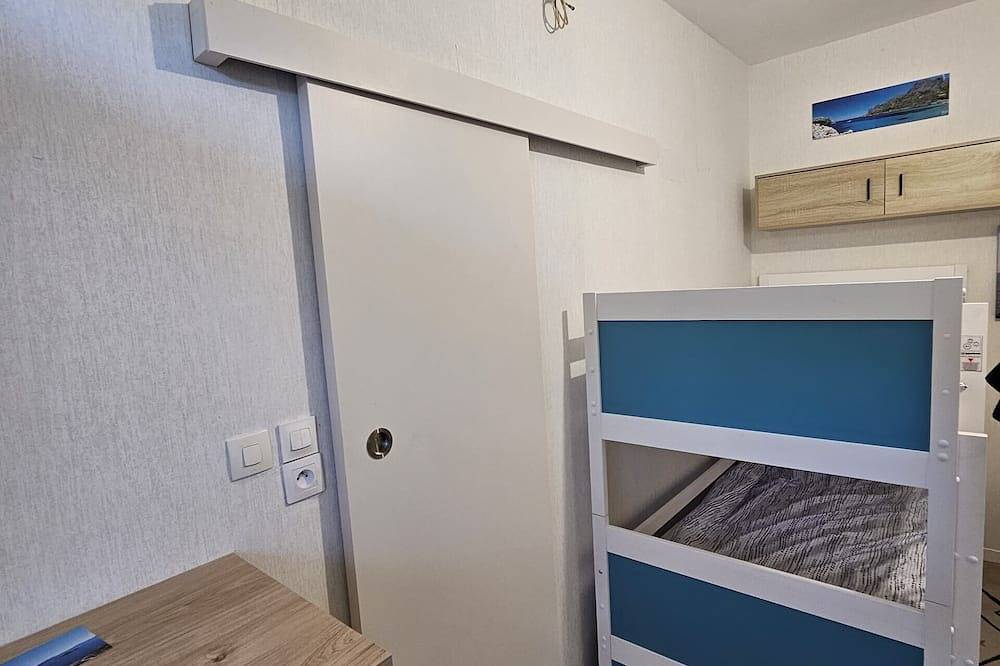 Entire apartment, Le Cabanon Bleurivage Bord de mer Calanque des Figuiéres in Ensuès-la-Redonne, Istres region