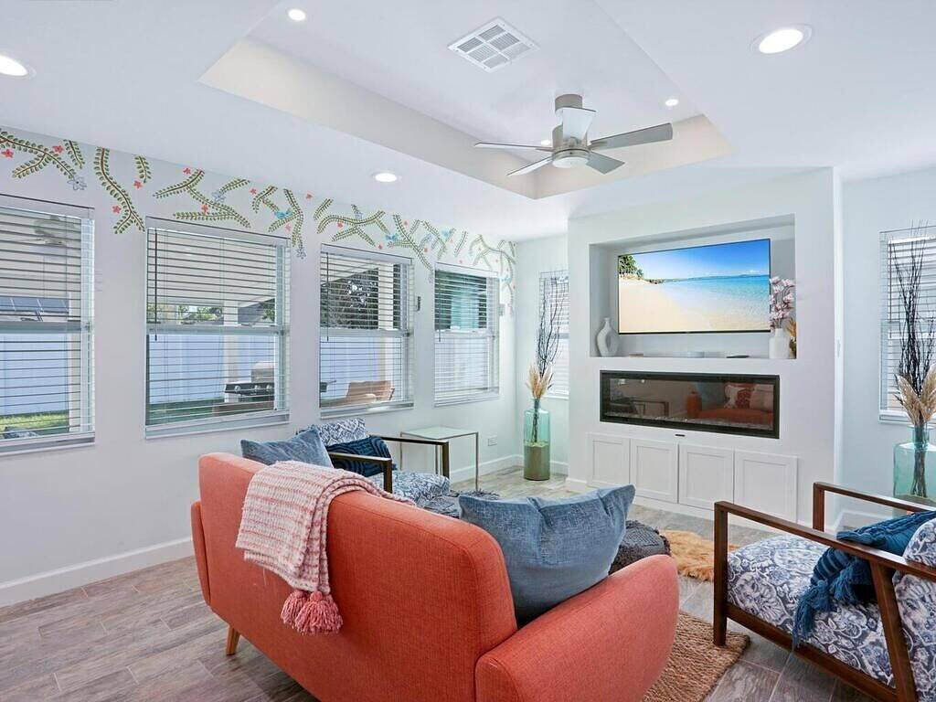 Quaint Bungalow in Lake Park with Private Pool & Spa - Minutes from Beaches in Naples (Florida), Southwest Florida