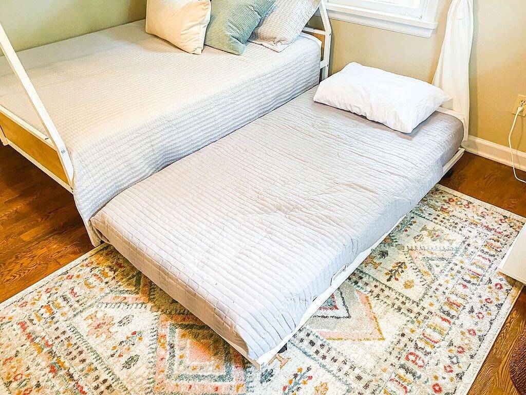 The Aviary Cottage: Bunkbed, Near Playground, Swing, Full Fence, Central to all in Springfield (MO), Greene County (MO)