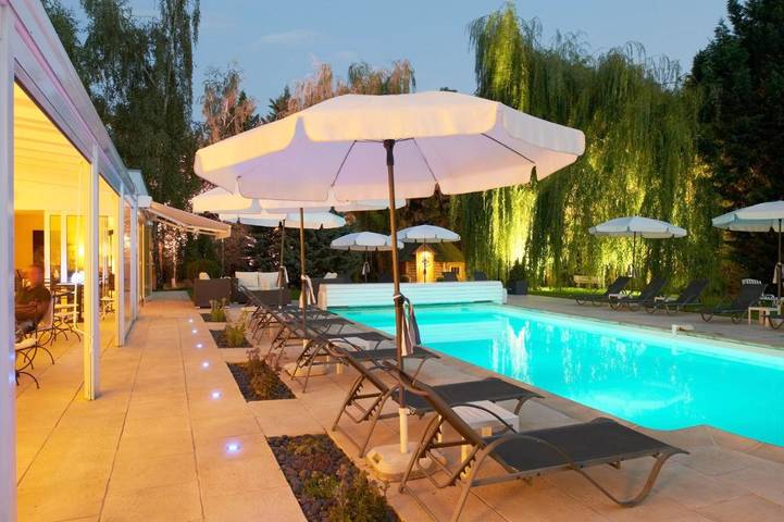 Hôtel pour 5 personnes, avec Balcon et Terrasse ainsi que Jardin et Piscine