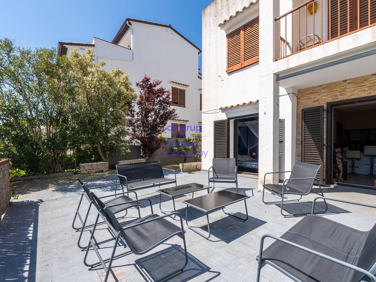 Ganze Wohnung, Guillem De Berguedà Bxs - Apartamento amplio y reformado, con pocas escaleras, situado en un tranquilo residencial de Grifeu in Platja Grifeu, Oberampurien