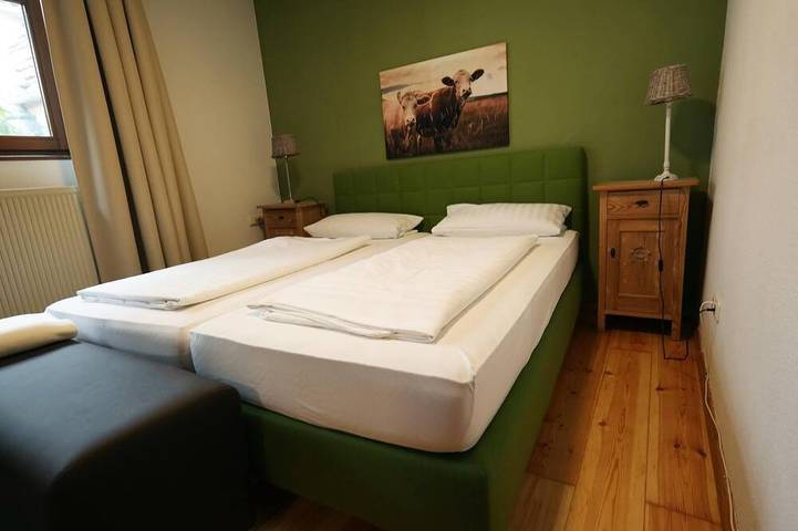 Ganze Wohnung, Doppelzimmer mit eigenem Badezimmer in Prichsenstadt, Fränkisches Weinland