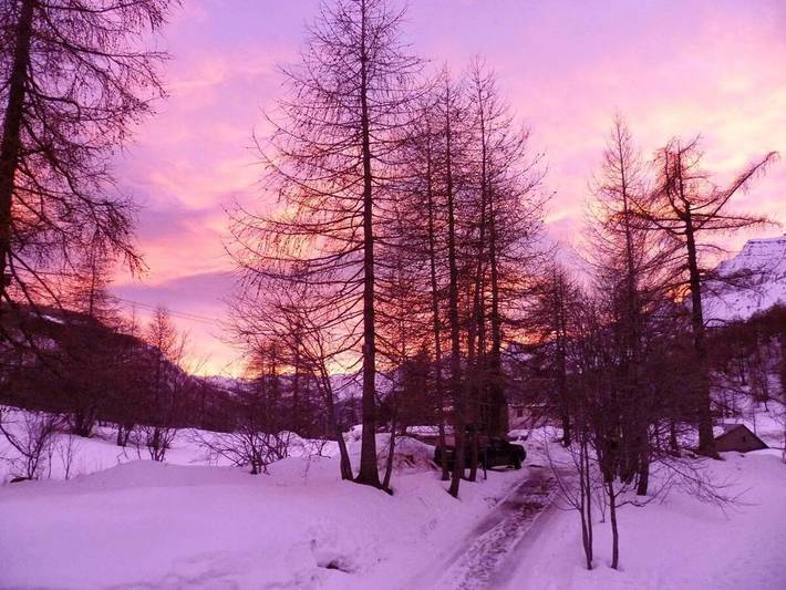 Gîte pour 6 personnes, avec vue et jardin, adapté aux familles à Entraunes - 3
