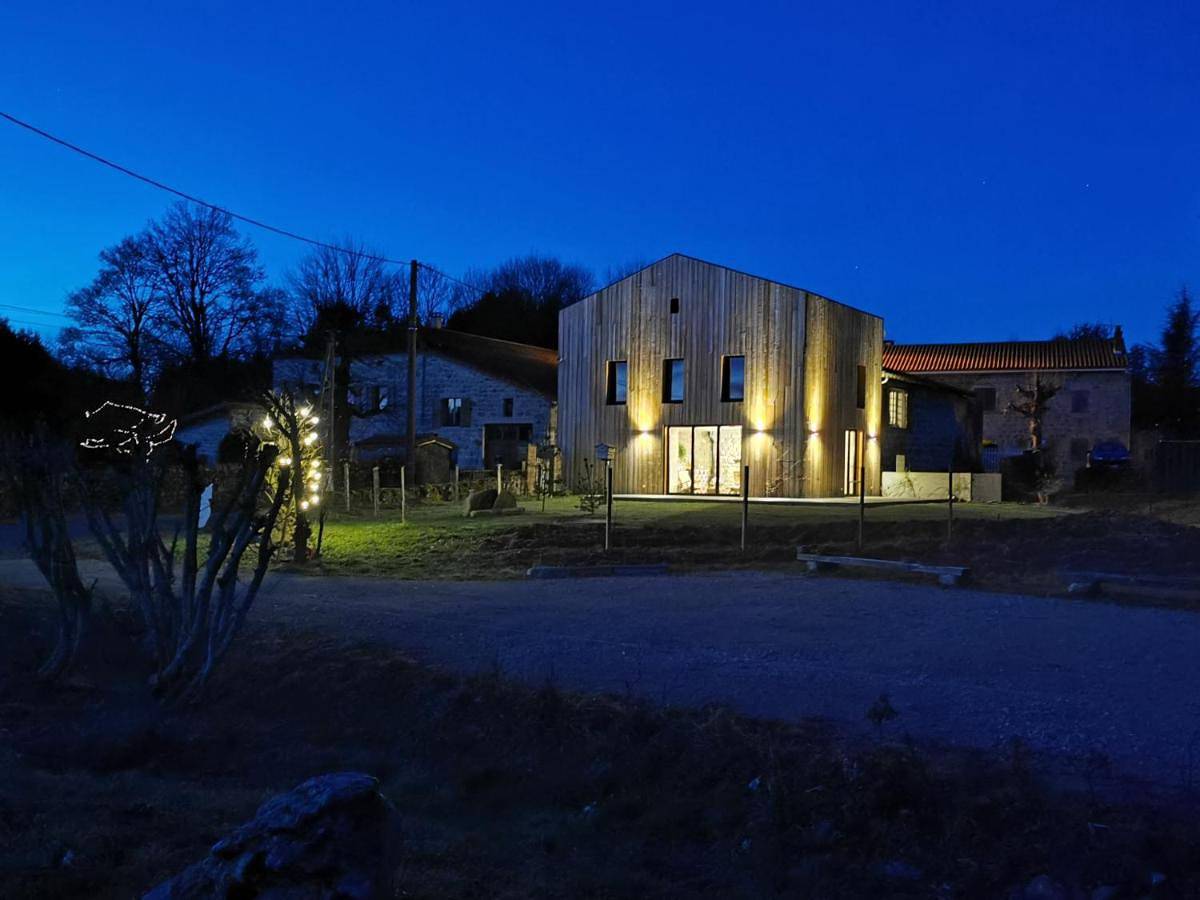 La maison longue Chave Chambres et table d'hôtes Raucoules haute Loire tourisme durable in Raucoules, Haute-Loire