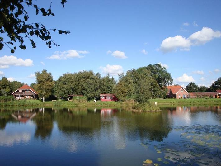 Ferienwohnung für 4 Personen, mit Terrasse und Garten sowie Sauna und Seeblick in Detern