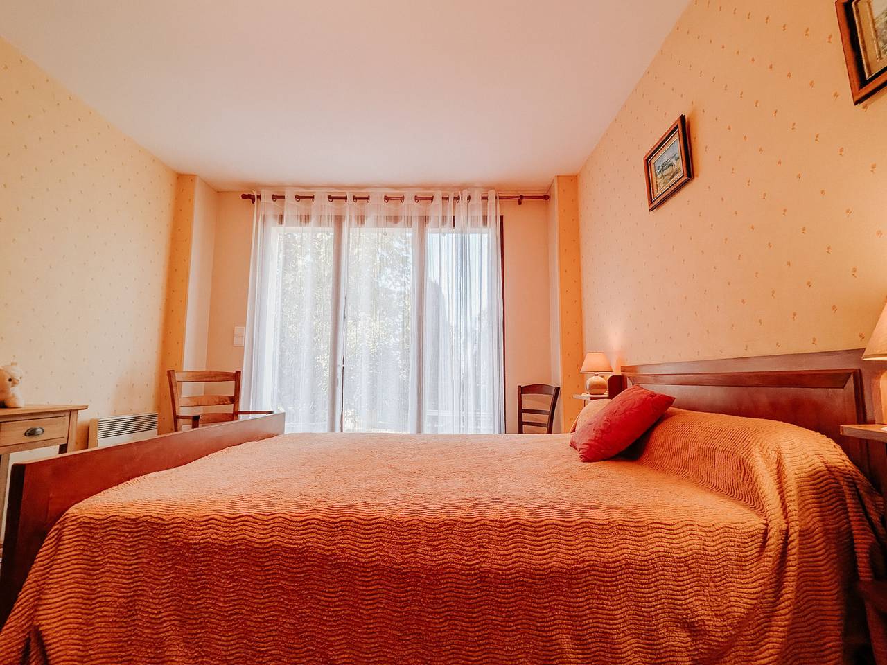 Charming House near Eguzon Lake - Peaceful Garden, Child Games, Private Parking in Saint-Plantaire, La Châtre region