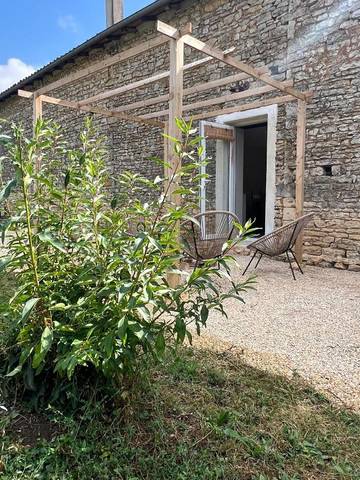 Gîte pour 4 personnes, avec jardin ainsi que bassin pour enfant et vue à Savigné
