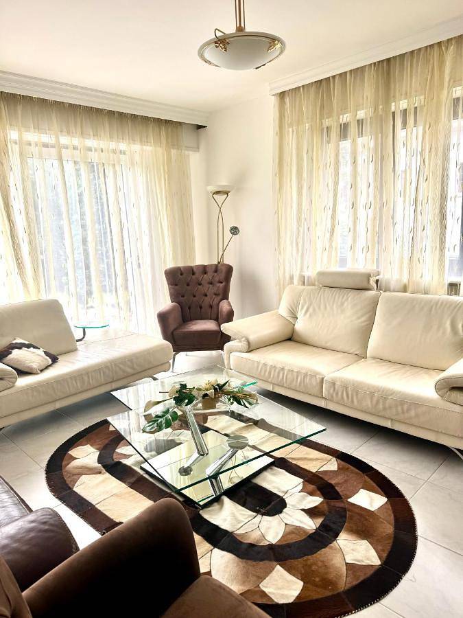 Appartement de vacances pour 4 personnes, avec vue ainsi que jardin et piscine